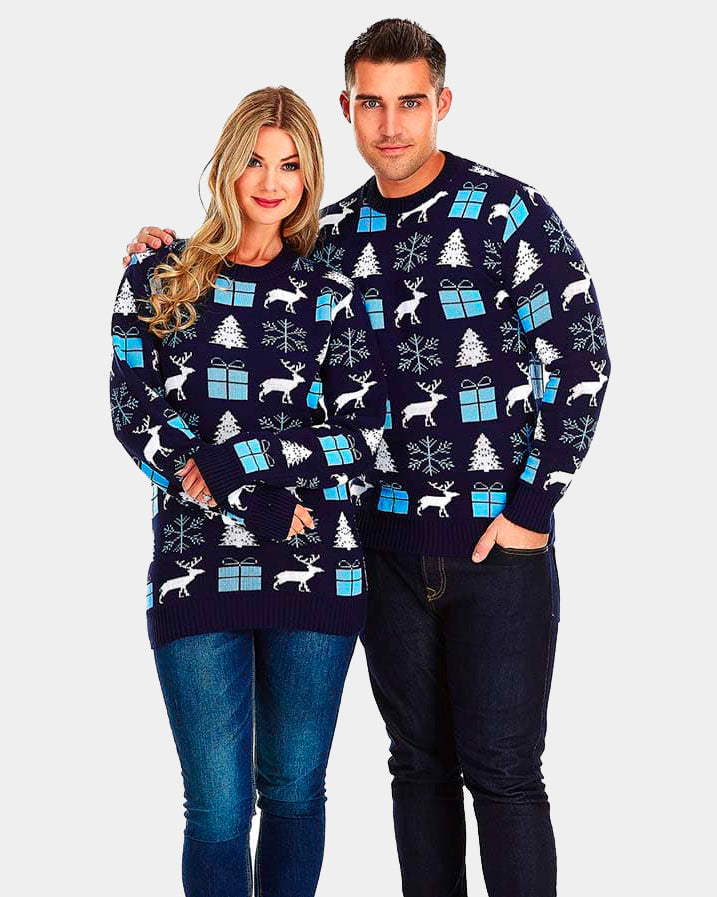 Pull de Noël pour Couple Bleu avec Rennes, Cadeaux et Sapins
