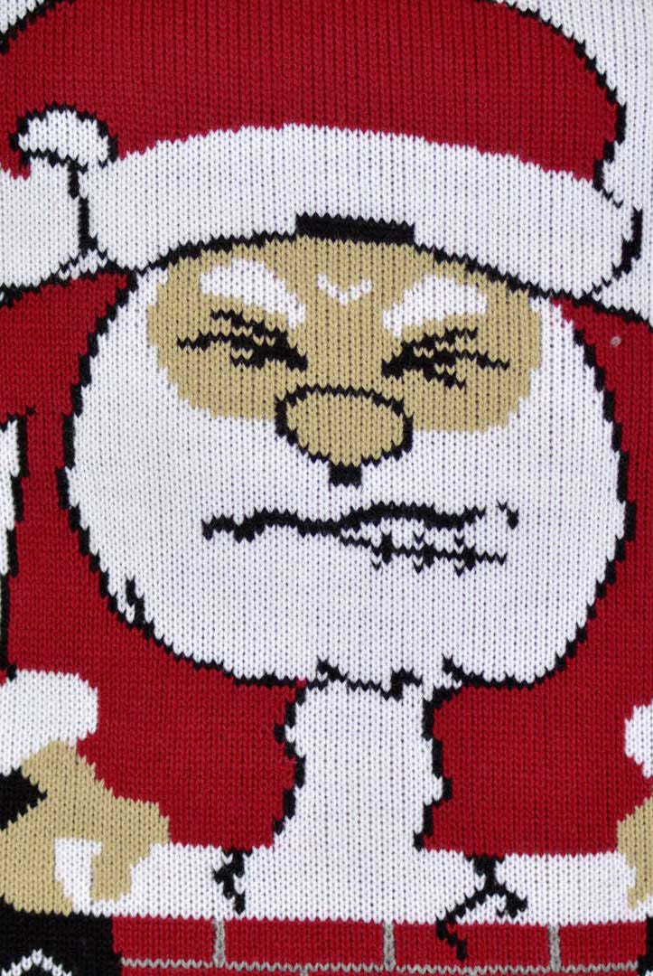 Pull de Noël pour Couple Père Noël coincé dans la Cheminée detail