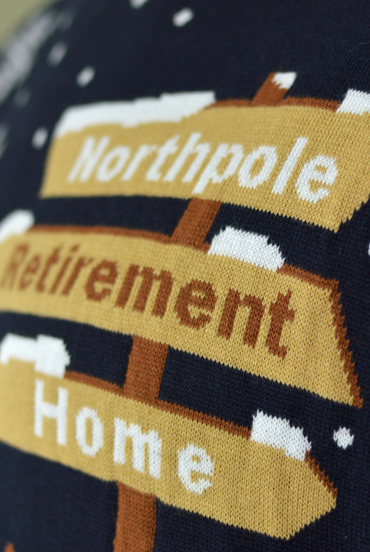 Pull de Noël pour Couple Père Noël avec Déambulateur sur la Voie de la Retraite detail