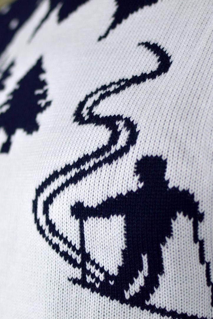 Pull de Noël pour Couple Piste de Ski et Skieurs detail