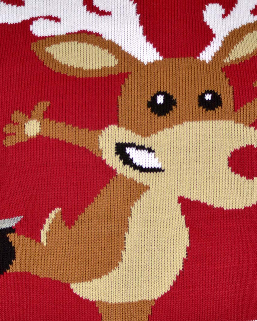 Pull de Noël pour Couple Rouge avec Renne Patinant detail