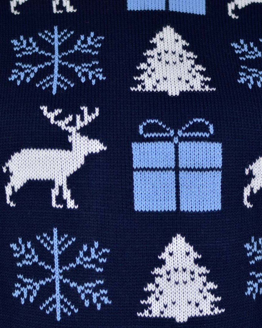 Pull de Noël Bleu avec Rennes, Cadeaux et Sapins Détail