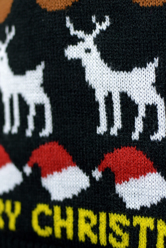 Pull de Noël Noir avec Sapins, Rennes et Cadeaux Détail