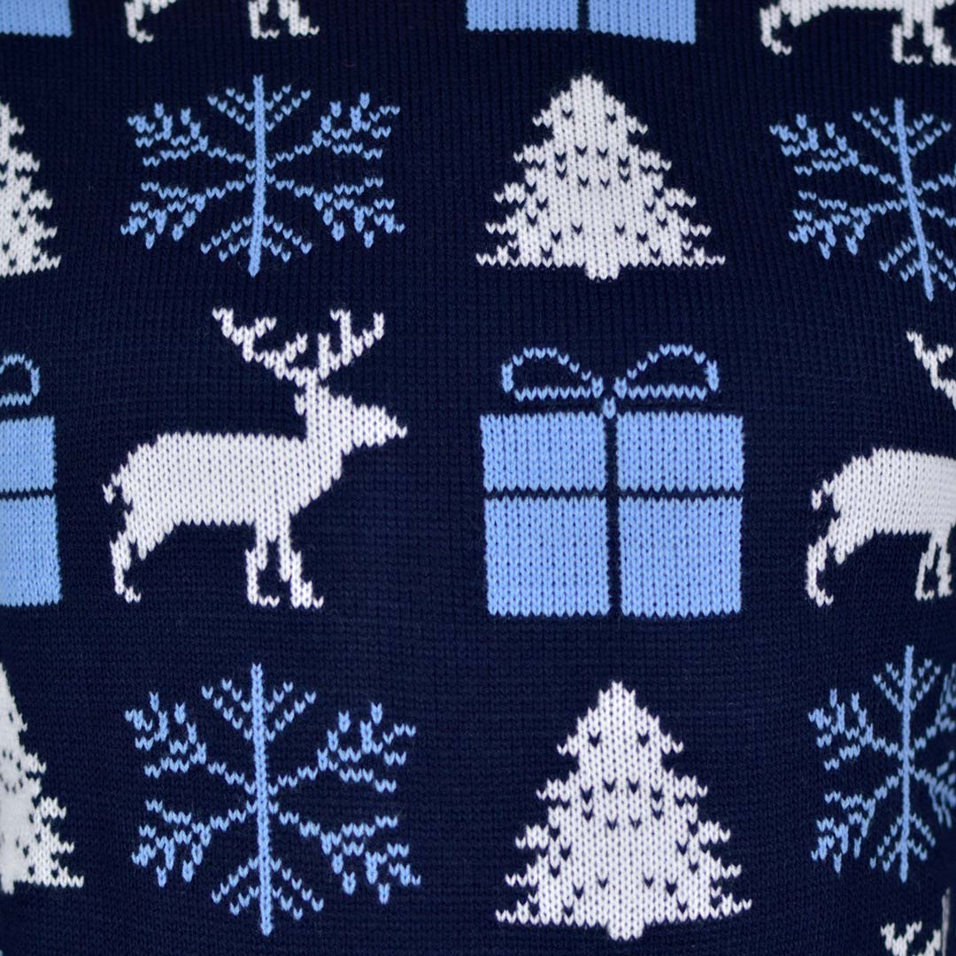 Pull de Noël pour Couple Bleu avec Rennes, Cadeaux et Sapins detail