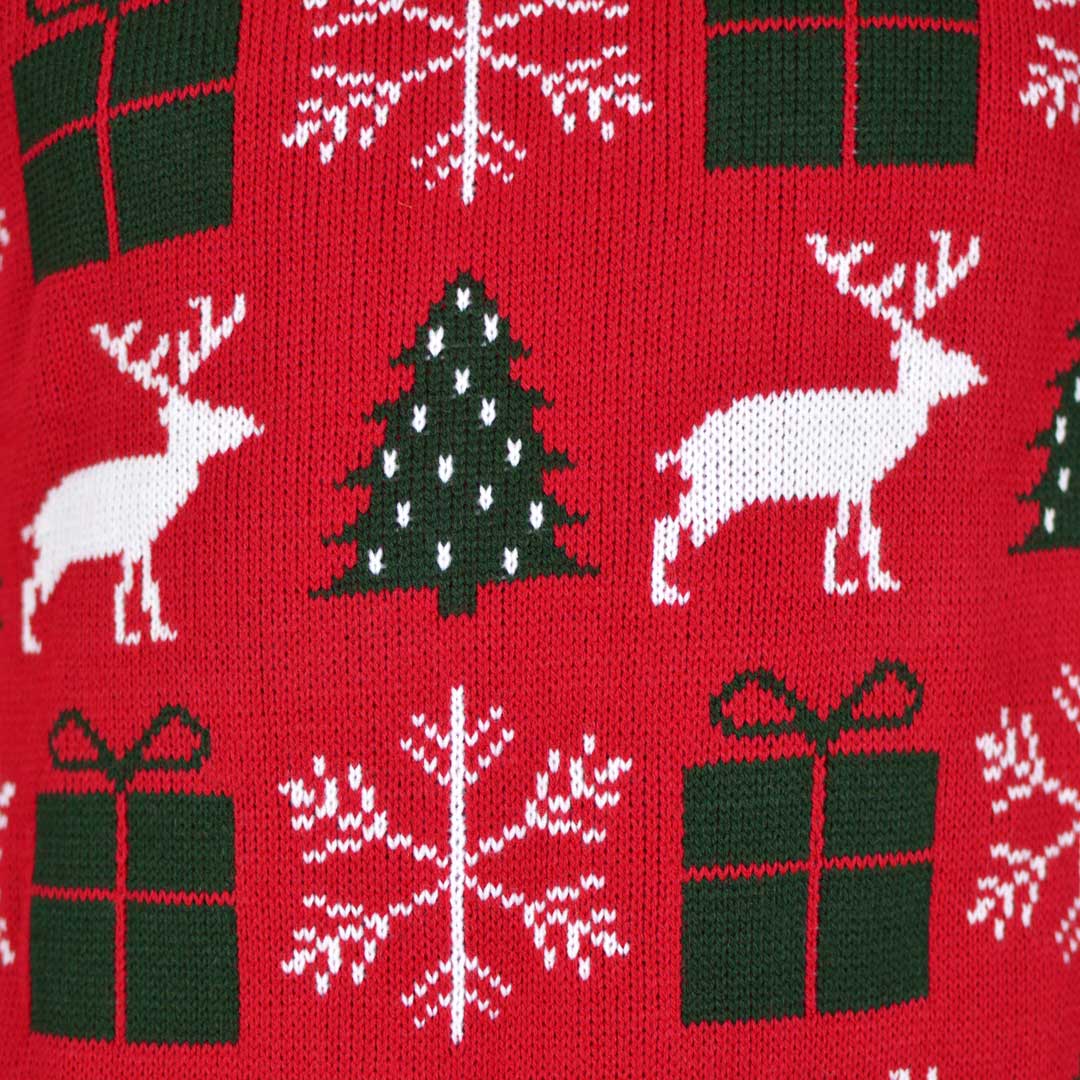 Pull de Noël pour Couple Rouge avec Rennes, Cadeaux et Sapins detail