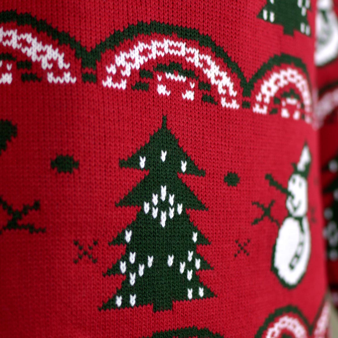 Pull de Noël pour Couple Rouge avec Sapins et Bonhommes de Neige detail